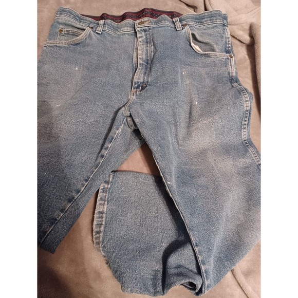 Men's Wrangler Rugged Wear Jeans. 40x29.  Faded Blue Denim. - Picture 8 of 9